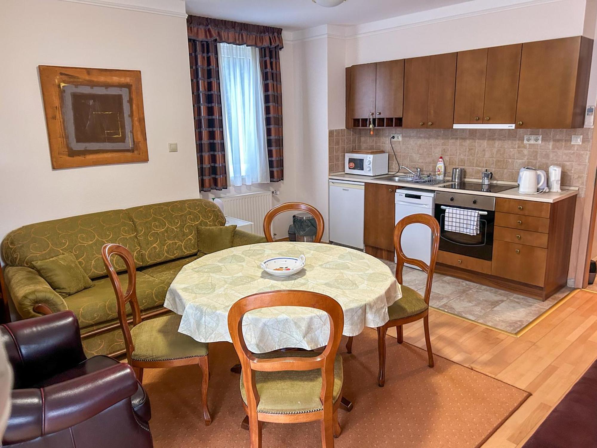 Bernadett Villa Apartman 3 Buk Exterior photo